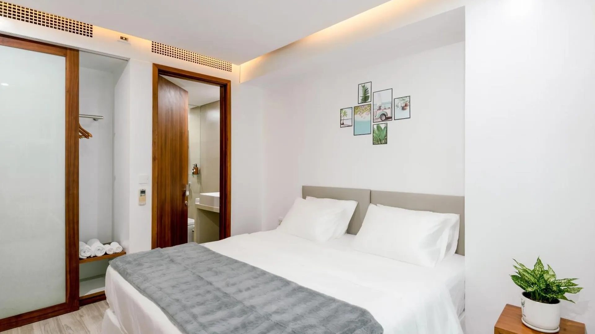 A La Carte Beach Hotel Apartment - Free Airport Pickup Da Nang 0*,  Vietnam